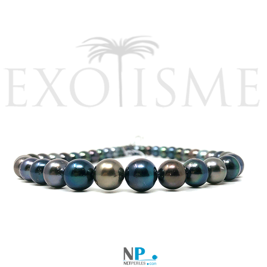 Le gros plan sur les perles du collier. Une qualité AA pour la surface et AA+ pour le lustre